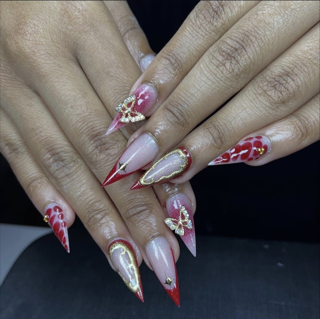 Nail Art Vermelho & Dourado